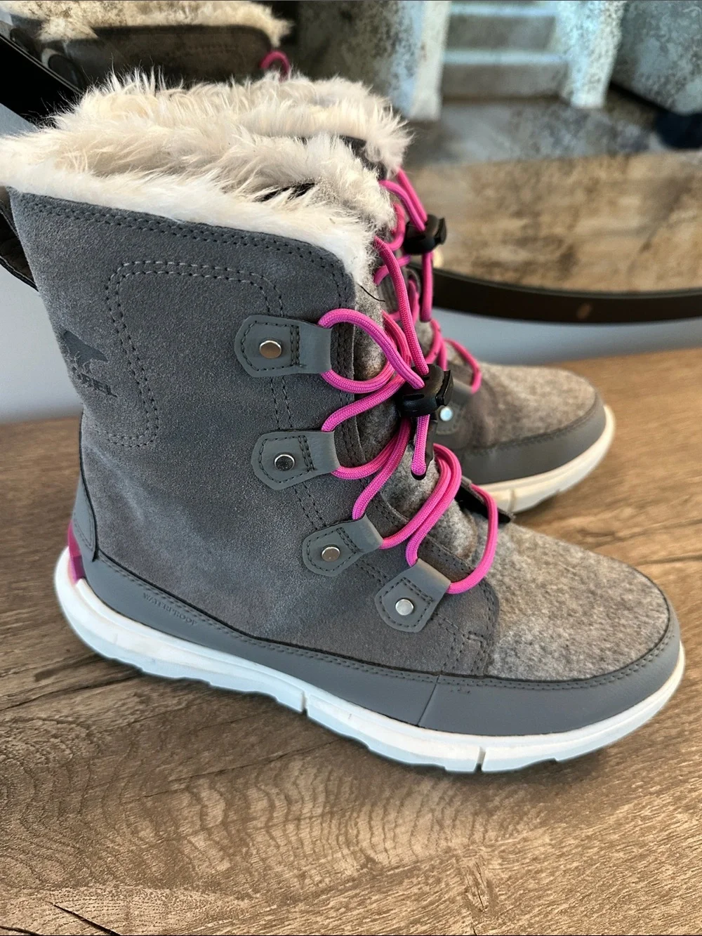 Sorel Explorer Kids Boots size 7 like new